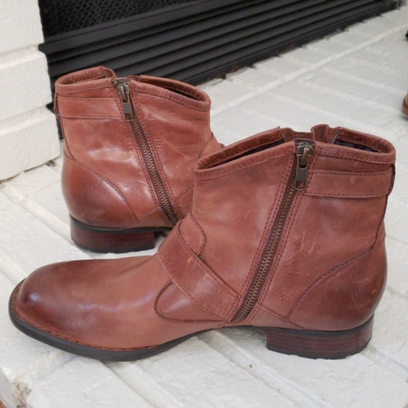 born regis bootie